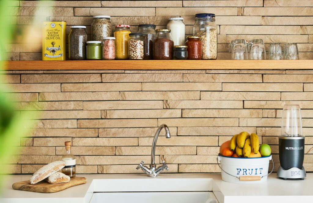 how to organize a small kitchen